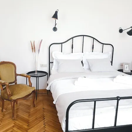 Romantic In The Centre