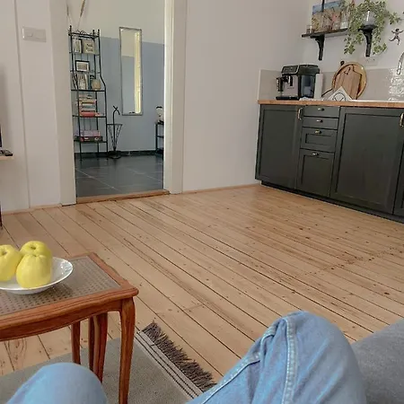 Romantic In The Centre *