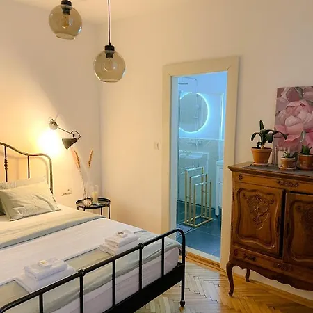 Romantic In The Centre