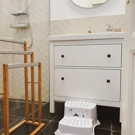 Romantic In The Centre