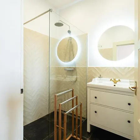 Romantic In The Centre